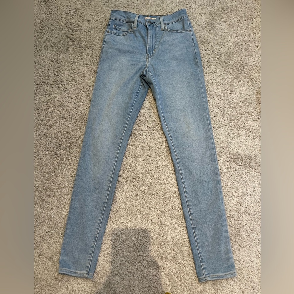 Levi’s - 720 High Rise Super Skinny - Size 27